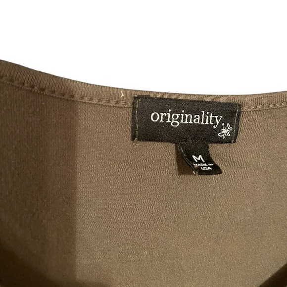 Originality Green Button Front Top - Picture 3 of 3